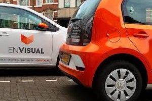 Beletterde bedrijfswagens van enVisual
