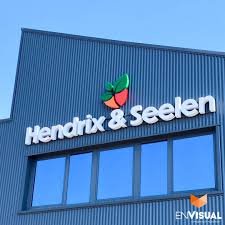 Gevelreclame met losse letters geplaatst door enVisual